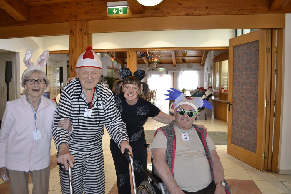 Menschen sind verkleidet