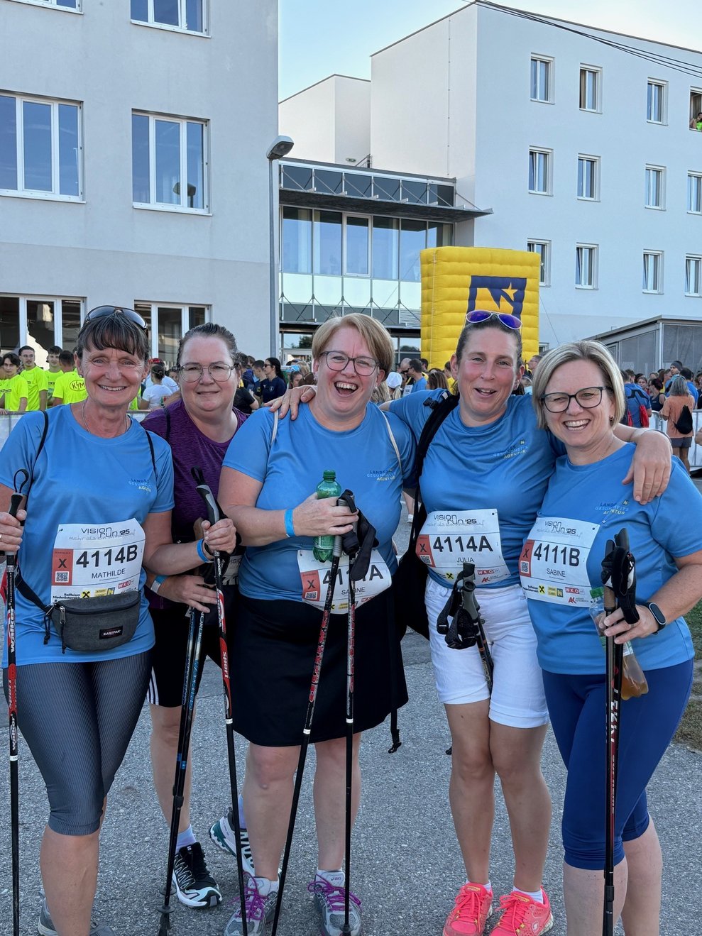 Frauen vor dem Walking-Event