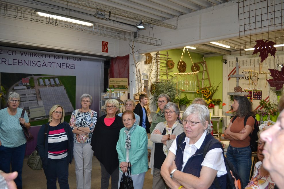 Menschen versammeln sich