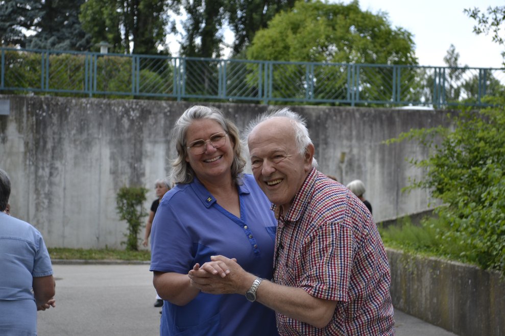 Mann und Frau tanzen