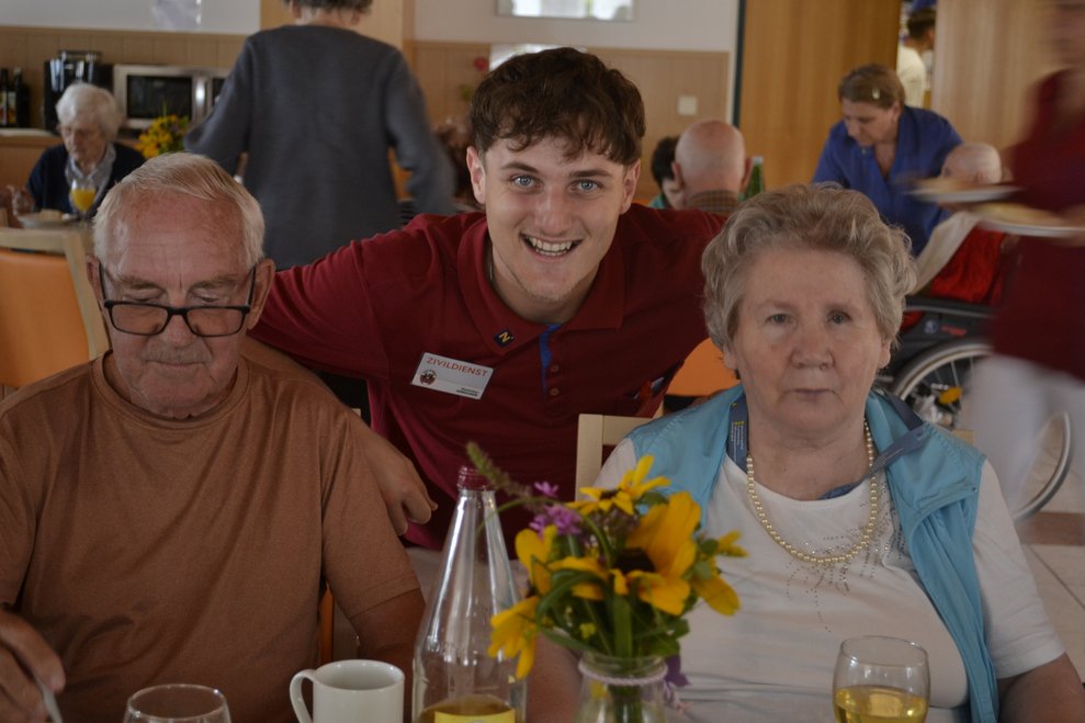 2 Männer und eine Frau
