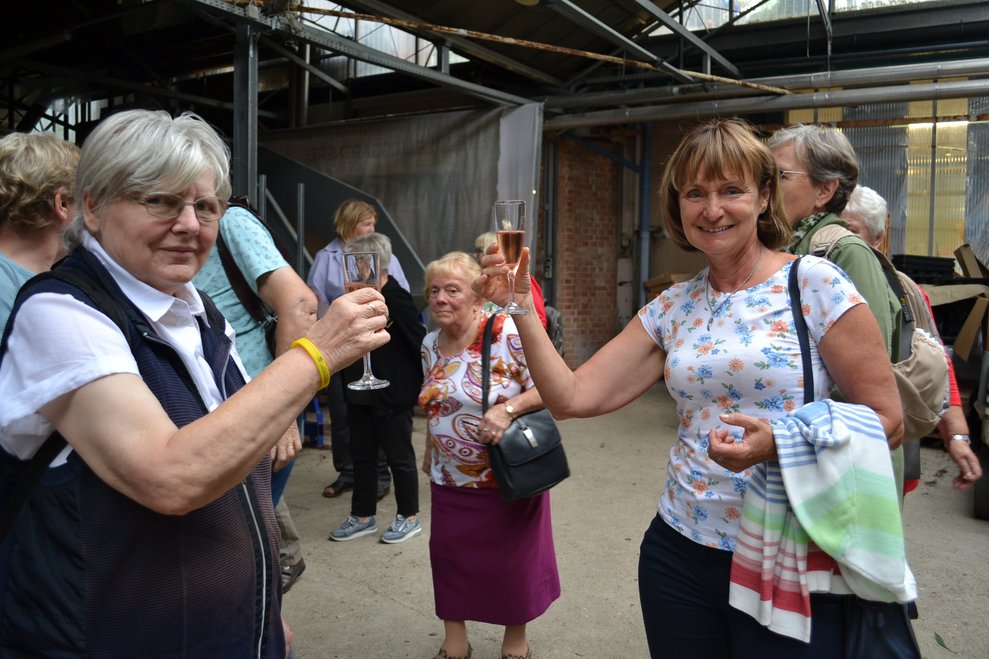 Personen trinken Sekt