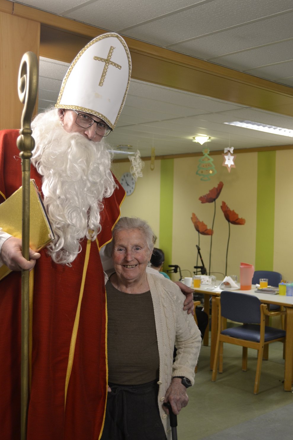 verkleideter Mann mit Frau